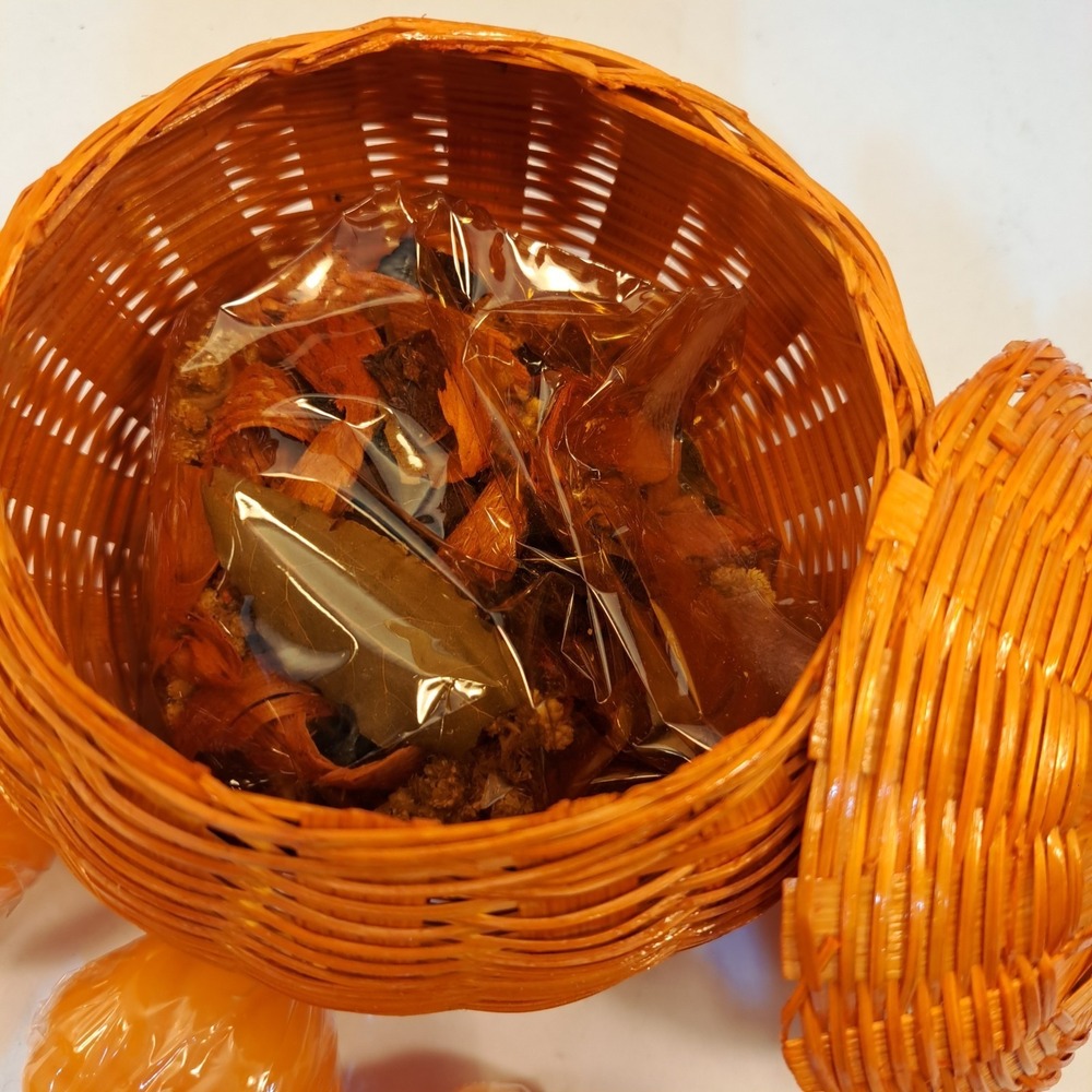 Avon Fall Lot - Harvest Potpourri Wicker Pumpkin Basket & 4 Pumpkin Candles - Picture 4 of 5